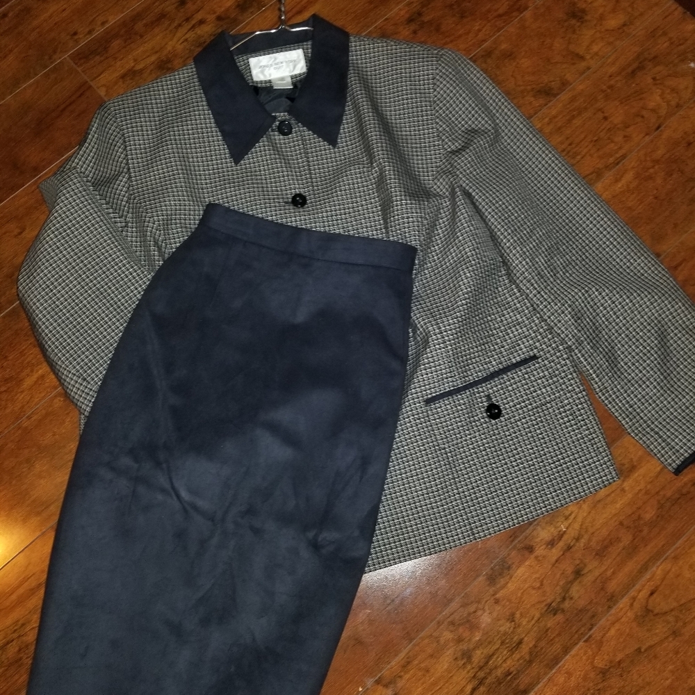 Women's Jones Of New York Skirt Suit